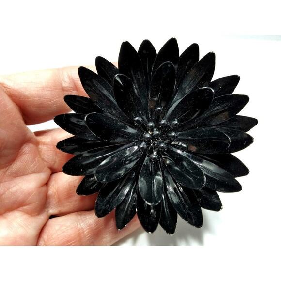 Vintage 1960s Black Enamel Flower Brooch Large Metal Daisy Copper Base - Picture 7 of 10